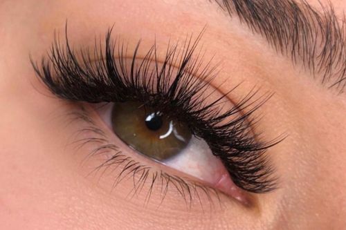 What are Wispy Eyelash extensions