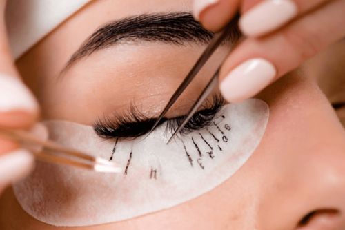 How are Eyelash Extensions Applied