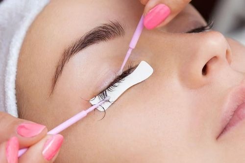 How are Eyelash Extensions Removed?