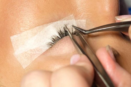 Your Full set of Eyelash Extensions complete within 1 hour