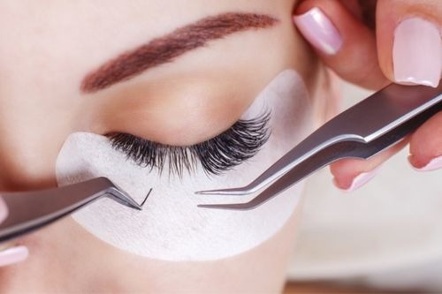 What is the Application Process of the Eyelash Extensions