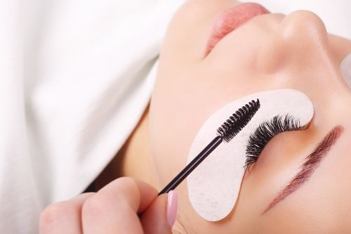 How to maintain Wispy Hybrid Lashes