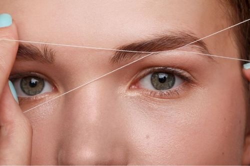 Position the Thread on your Brows